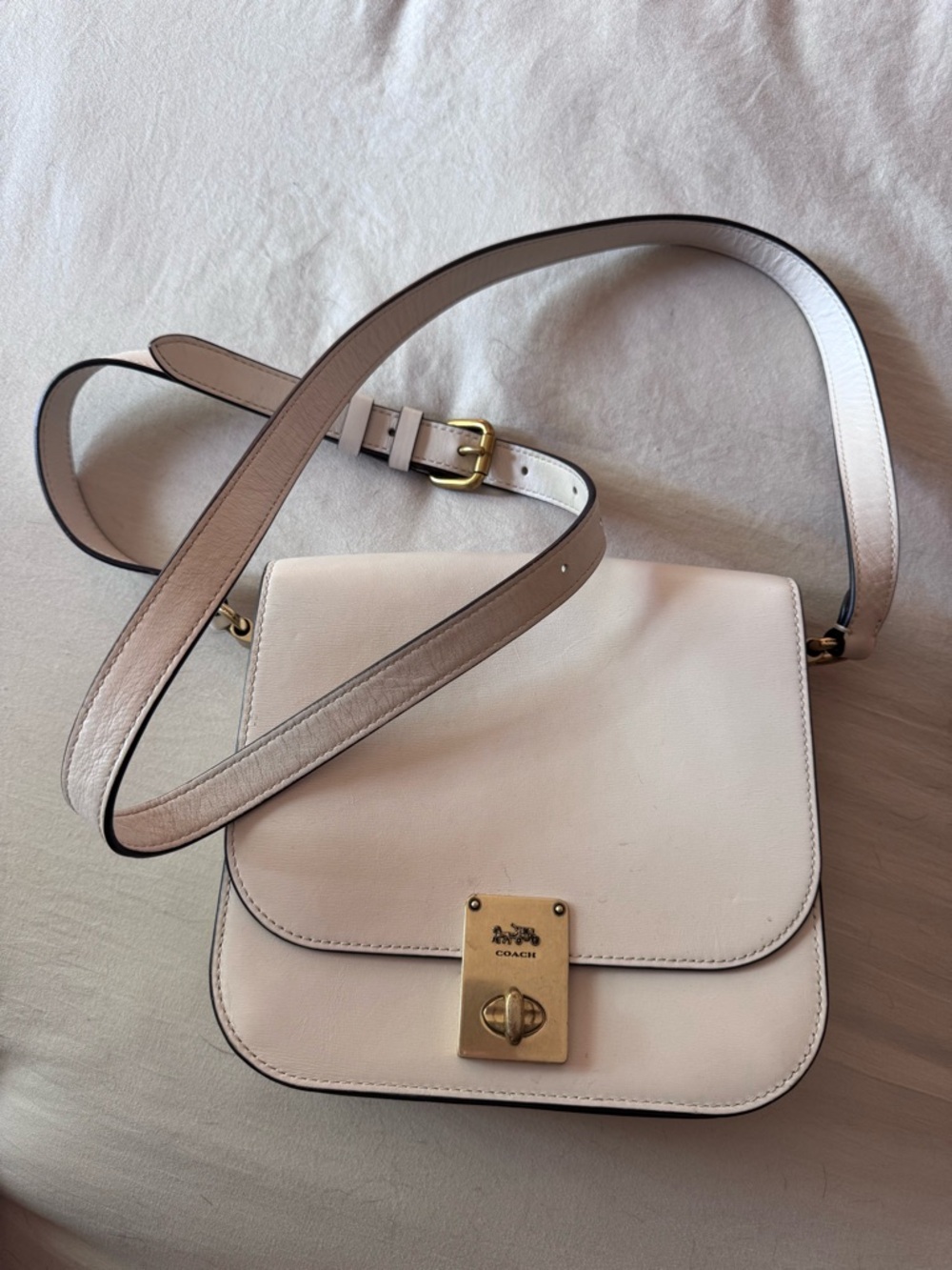 Coach Leather Turnlock Hutton Crossbody Bag in Light Pink